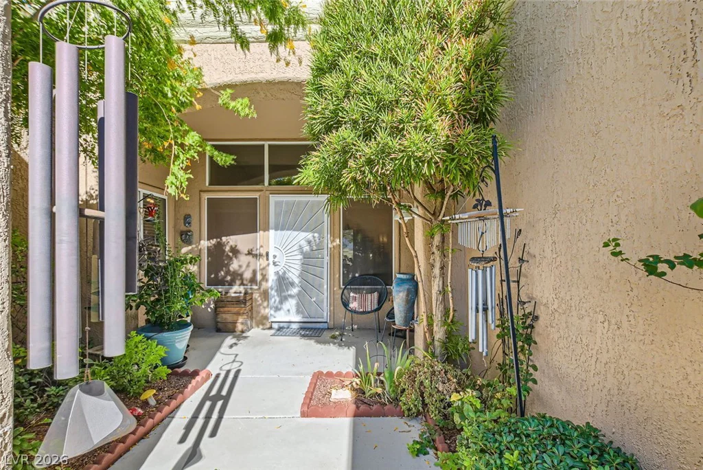 2740 Desert Crystal, Las Vegas, NV 89134