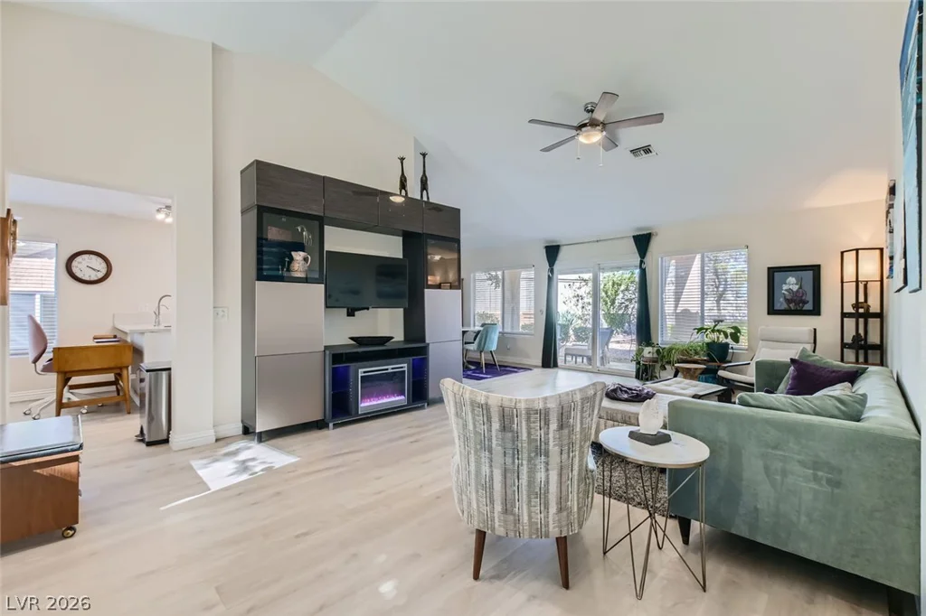 2740 Desert Crystal, Las Vegas, NV 89134