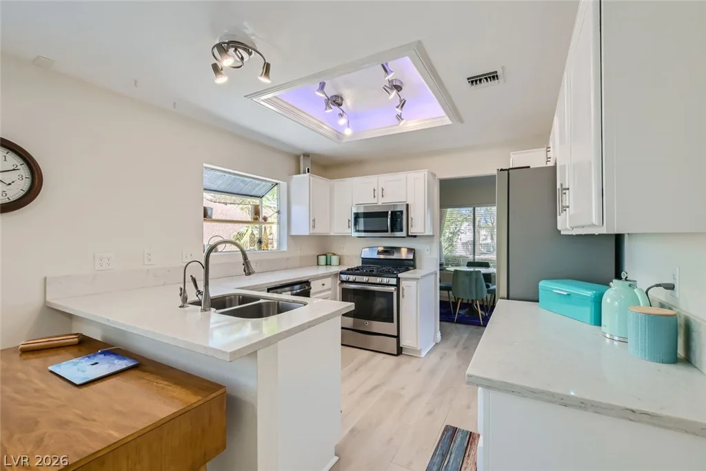 2740 Desert Crystal, Las Vegas, NV 89134