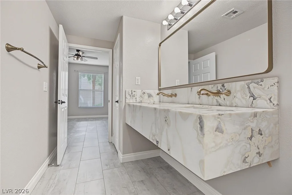 10001 Peace, Las Vegas, NV 89147