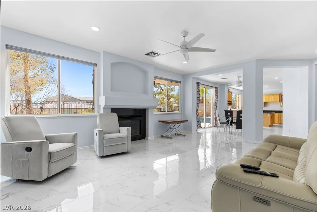 32 Cascade Lake, Las Vegas, NV 89148