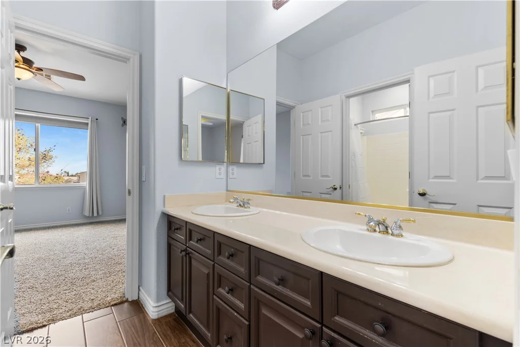 32 Cascade Lake, Las Vegas, NV 89148