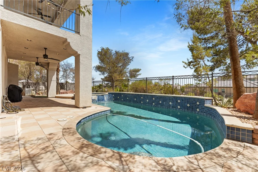 32 Cascade Lake, Las Vegas, NV 89148