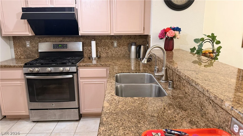 5248 Sunny Beach, Las Vegas, NV 89118