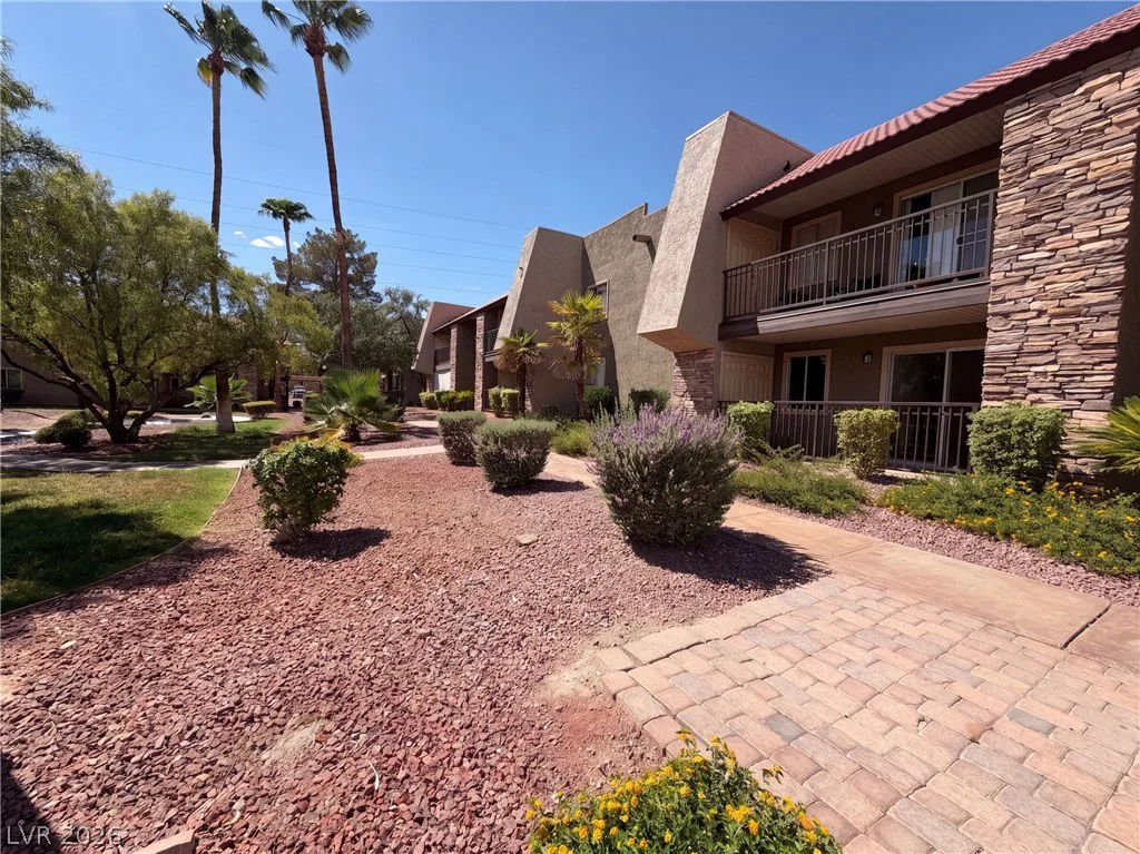 5098 River Glen, Las Vegas, NV 89103