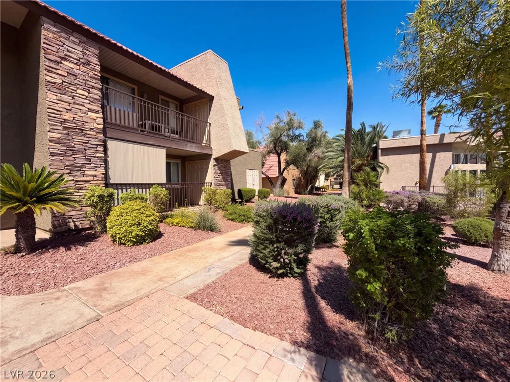5098 River Glen, Las Vegas, NV 89103