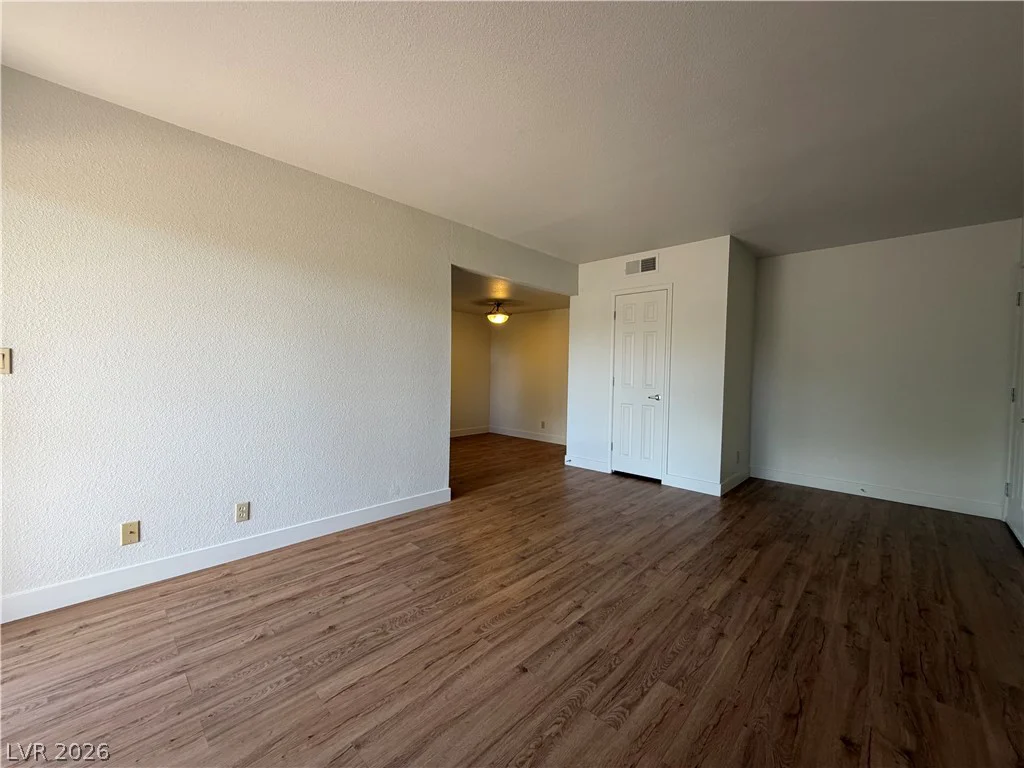 5098 River Glen, Las Vegas, NV 89103