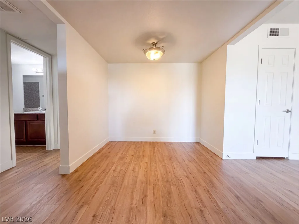 5098 River Glen, Las Vegas, NV 89103