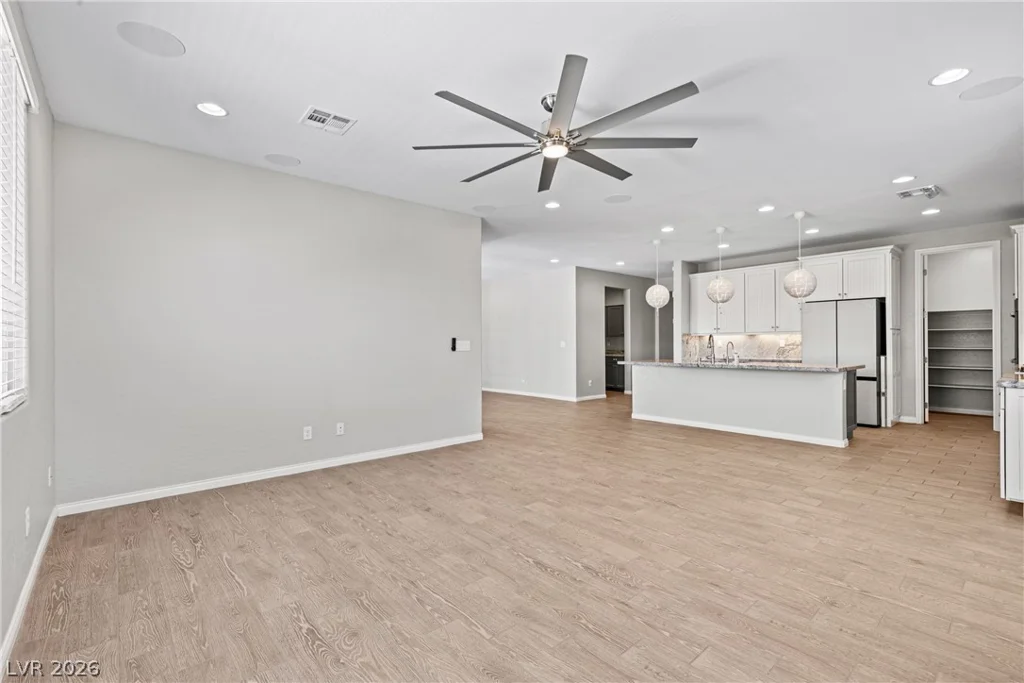 10125 Ferton Lake, Las Vegas, NV 89178