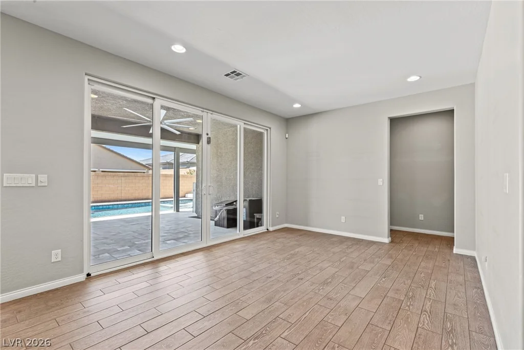 10125 Ferton Lake, Las Vegas, NV 89178