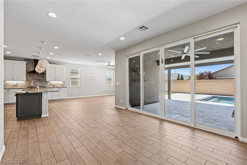 10125 Ferton Lake, Las Vegas, NV 89178