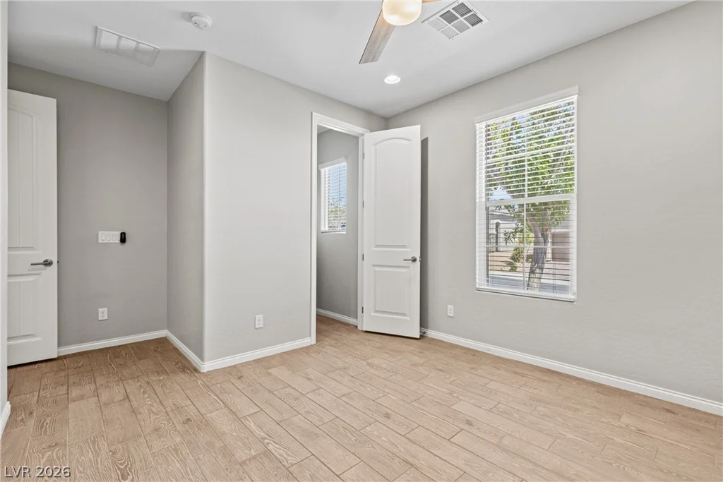 10125 Ferton Lake, Las Vegas, NV 89178