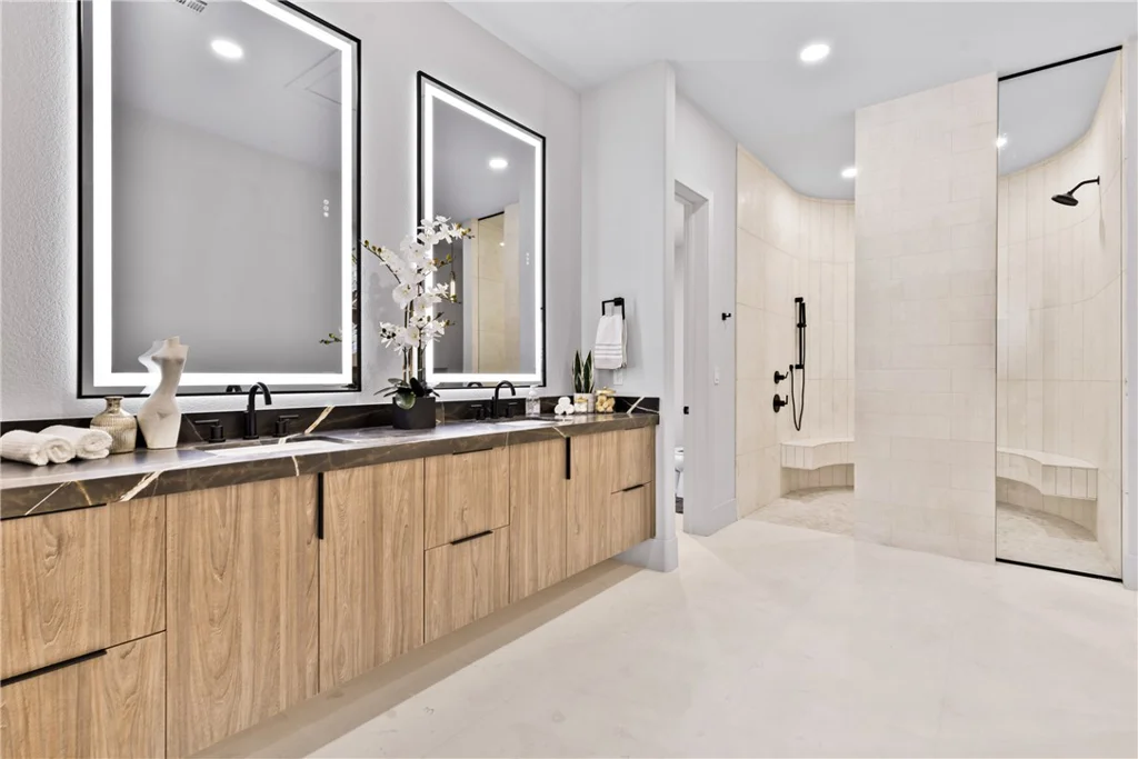 2221 Glenbrook, Las Vegas, NV 89117