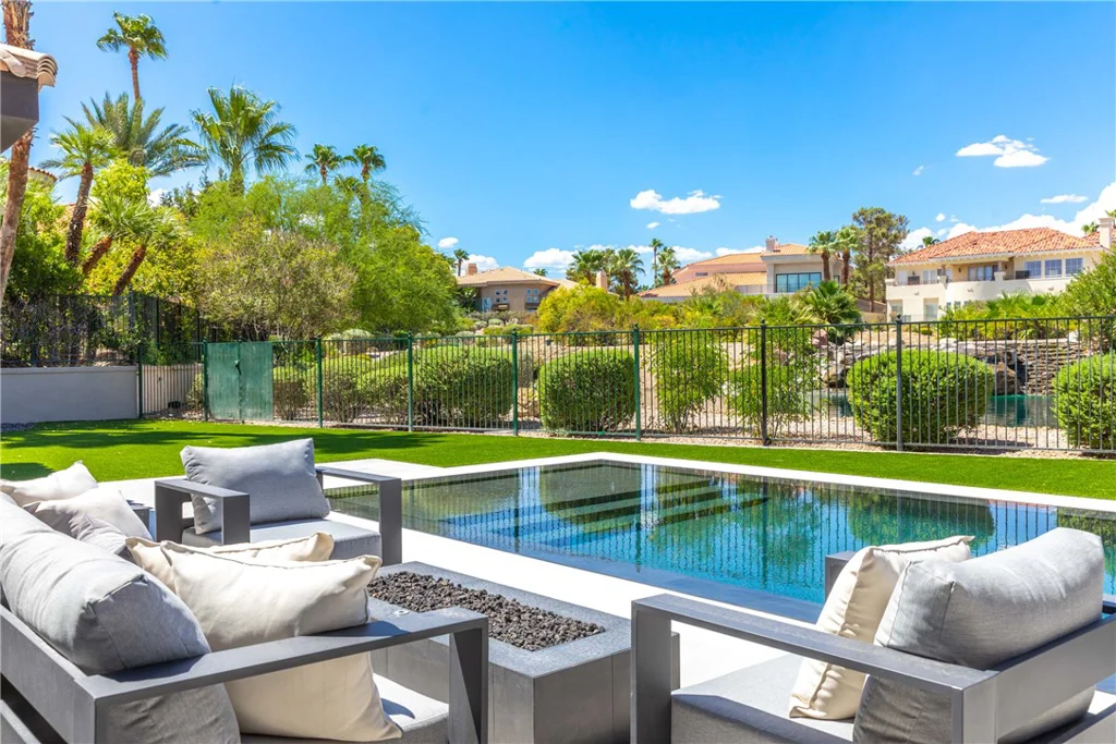 2221 Glenbrook, Las Vegas, NV 89117