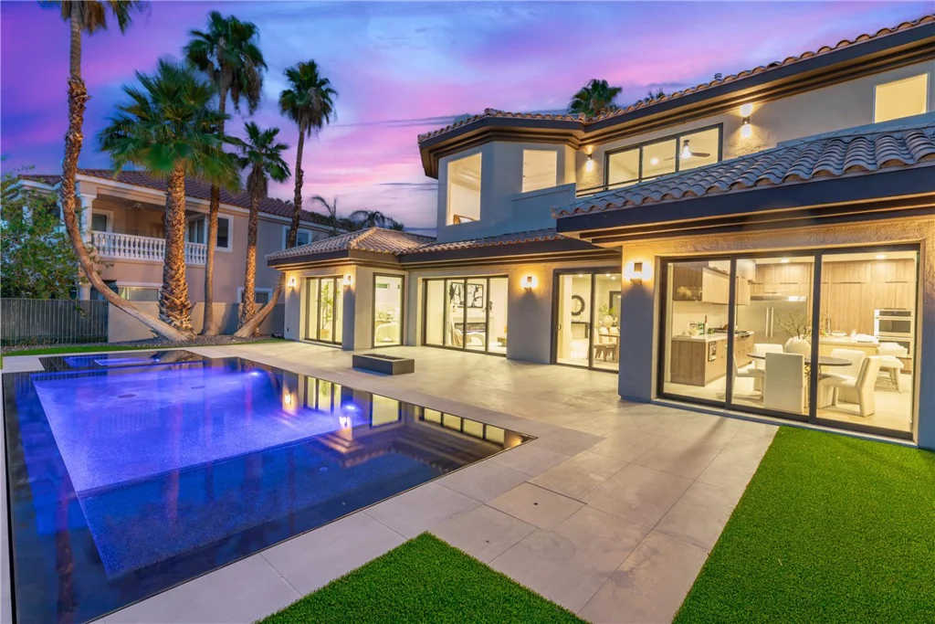 2221 Glenbrook, Las Vegas, NV 89117