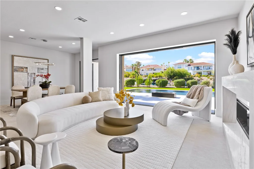 2221 Glenbrook, Las Vegas, NV 89117
