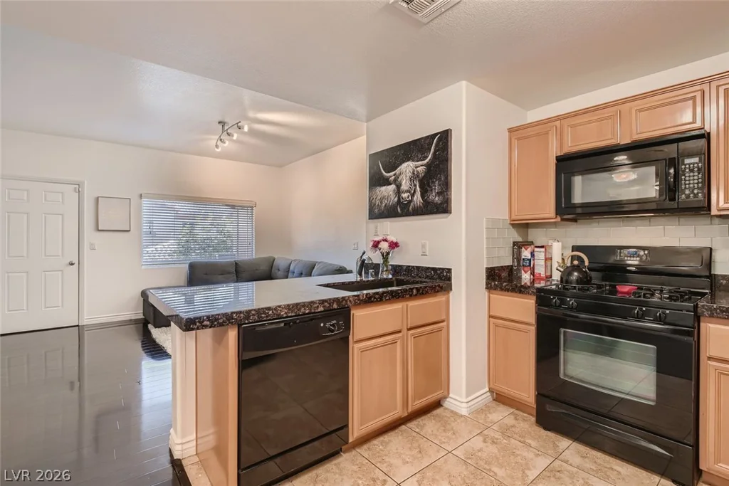 7701 Robindale, Las Vegas, NV 89113