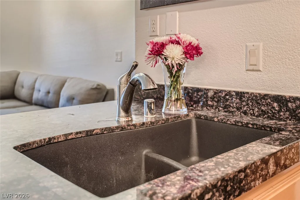 7701 Robindale, Las Vegas, NV 89113
