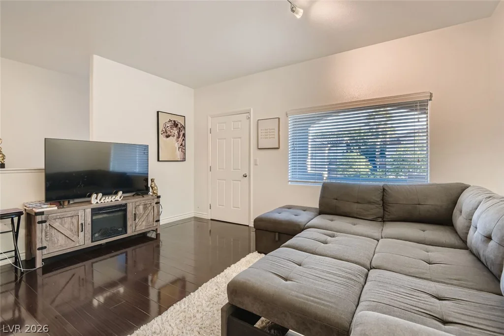 7701 Robindale, Las Vegas, NV 89113