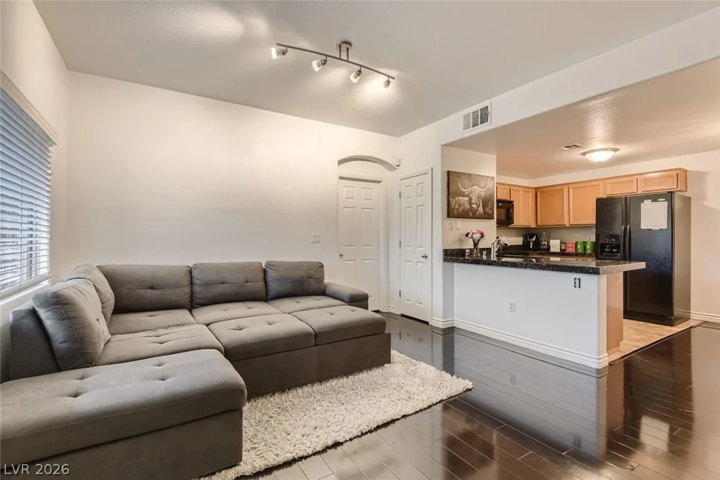 7701 Robindale, Las Vegas, NV 89113