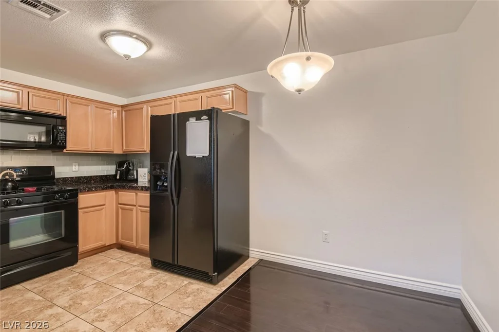 7701 Robindale, Las Vegas, NV 89113