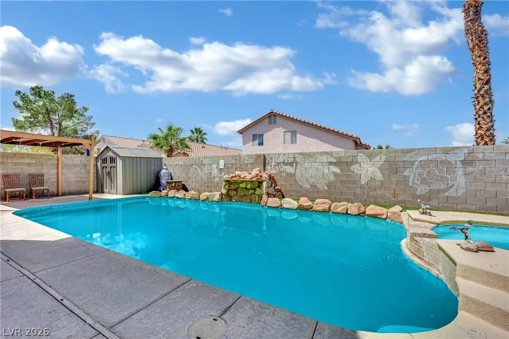 9087 Lava Bluff, Las Vegas, NV 89123