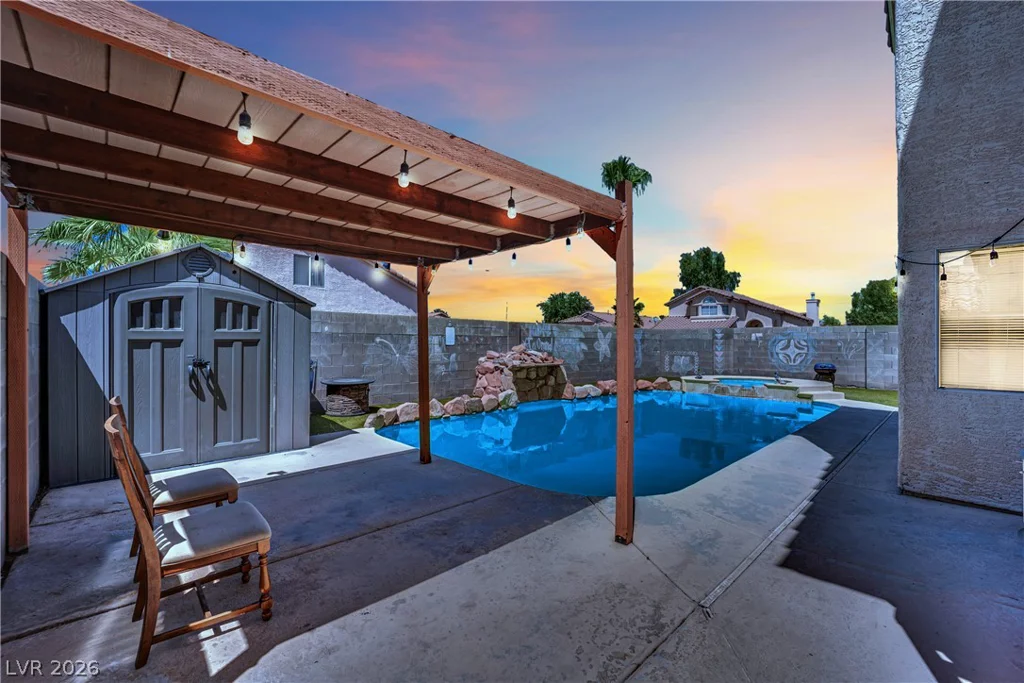 9087 Lava Bluff, Las Vegas, NV 89123