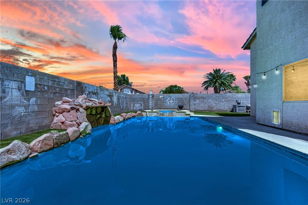 9087 Lava Bluff, Las Vegas, NV 89123