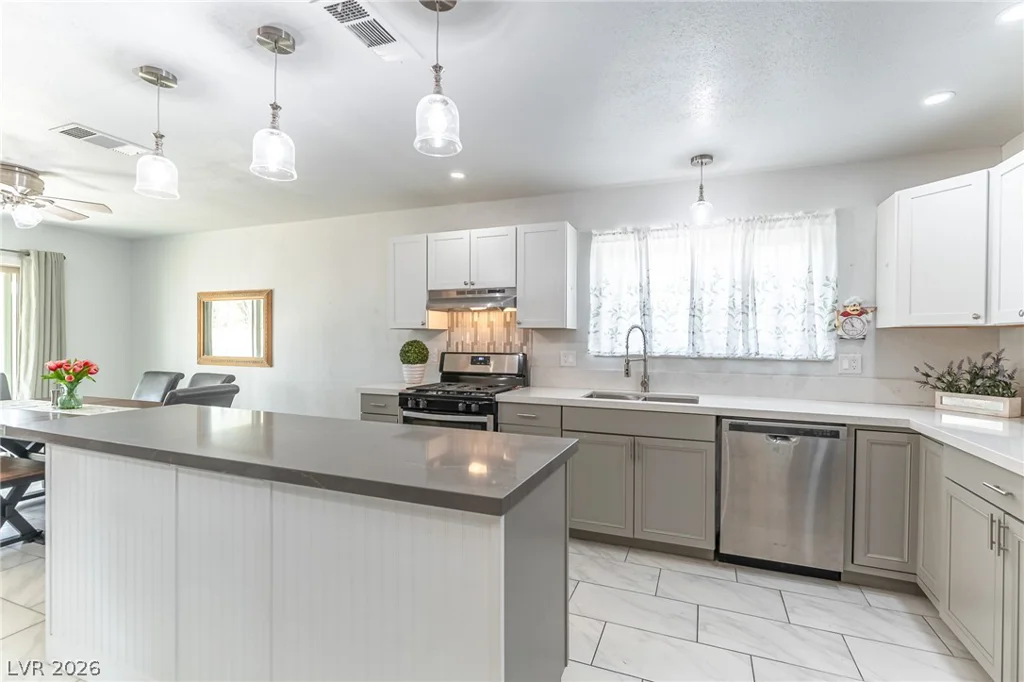 105 Cimarron, Las Vegas, NV 89145