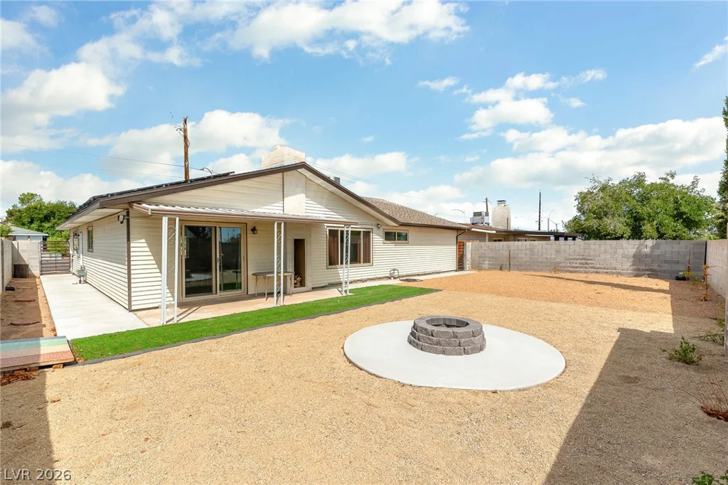105 Cimarron, Las Vegas, NV 89145