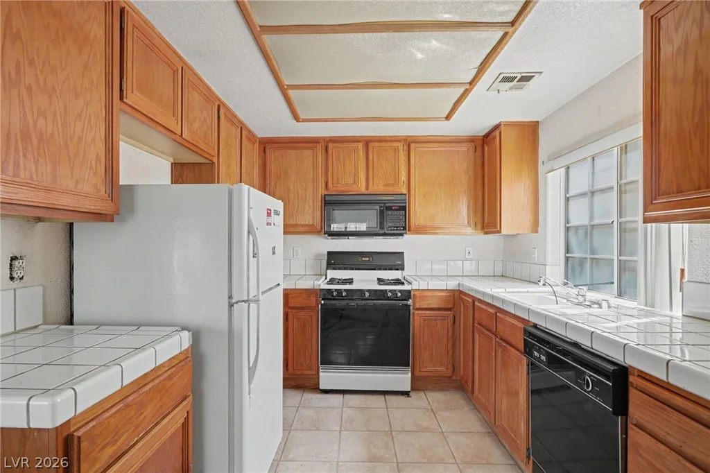 1674 Normandy, Henderson, NV 89014