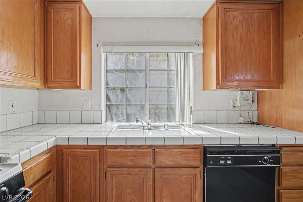 1674 Normandy, Henderson, NV 89014