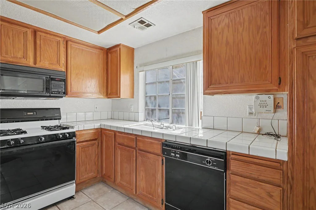 1674 Normandy, Henderson, NV 89014