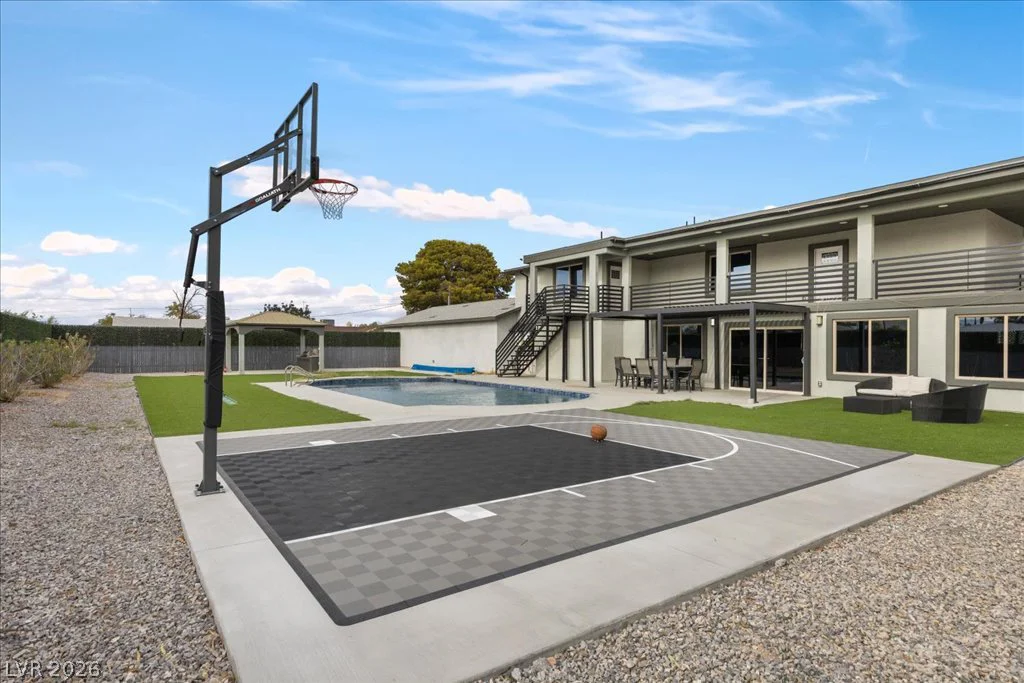7061 Valley View, Las Vegas, NV 89118
