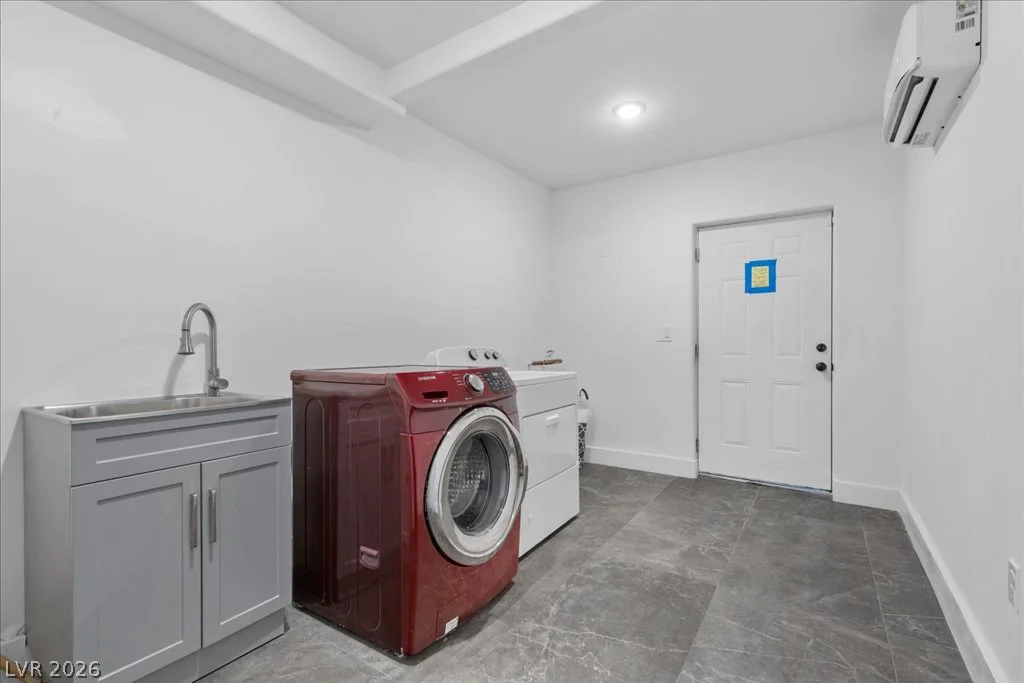 7061 Valley View, Las Vegas, NV 89118