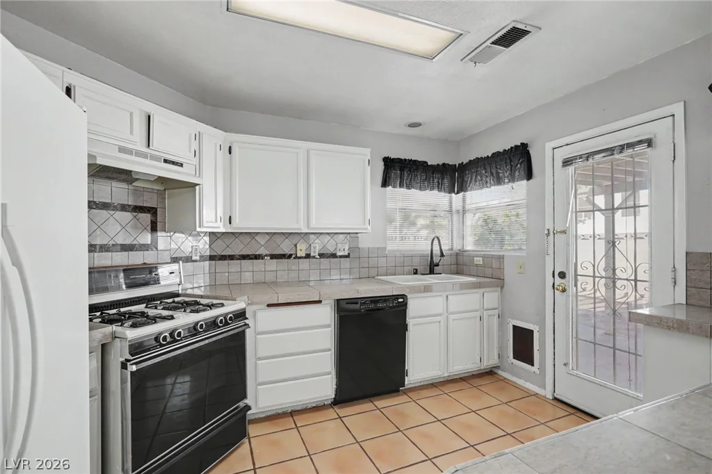 1950 Turtlerock, Las Vegas, NV 89142