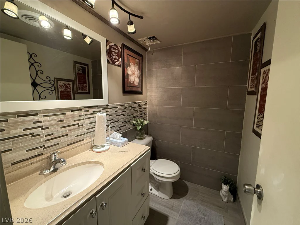 405 Holcomb, Las Vegas, NV 89107