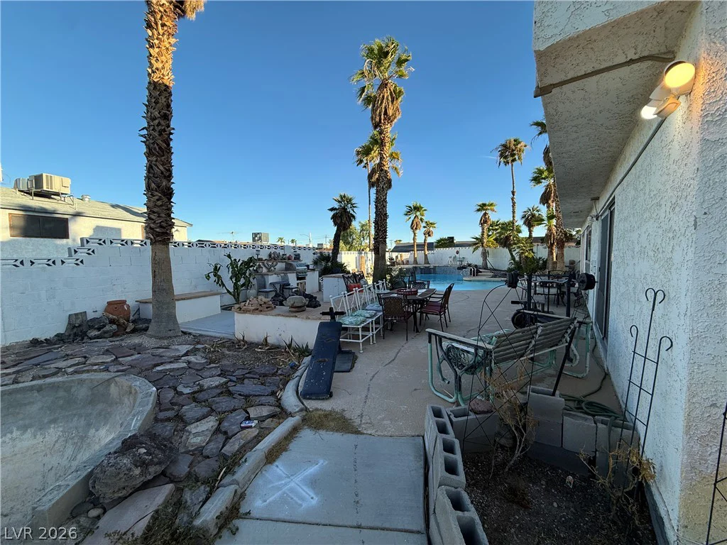 405 Holcomb, Las Vegas, NV 89107