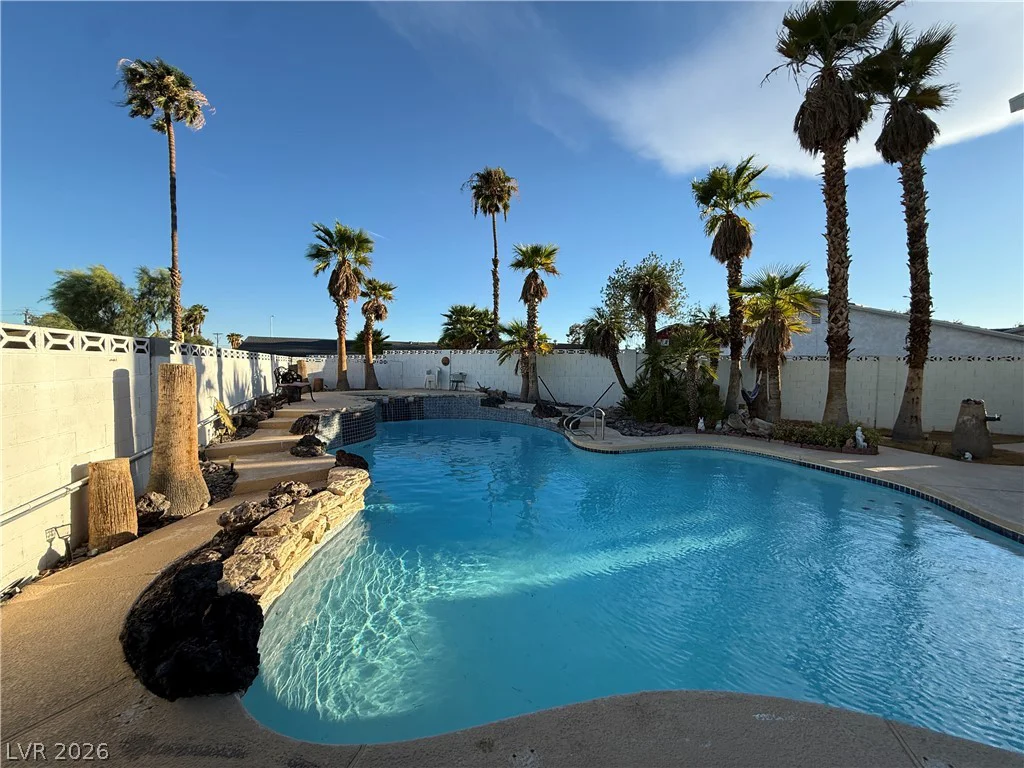 405 Holcomb, Las Vegas, NV 89107