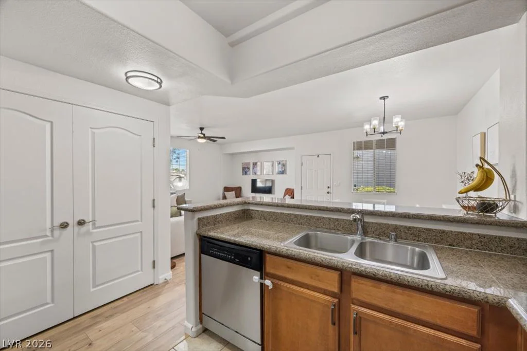 1617 Queen Victoria, Las Vegas, NV 89144