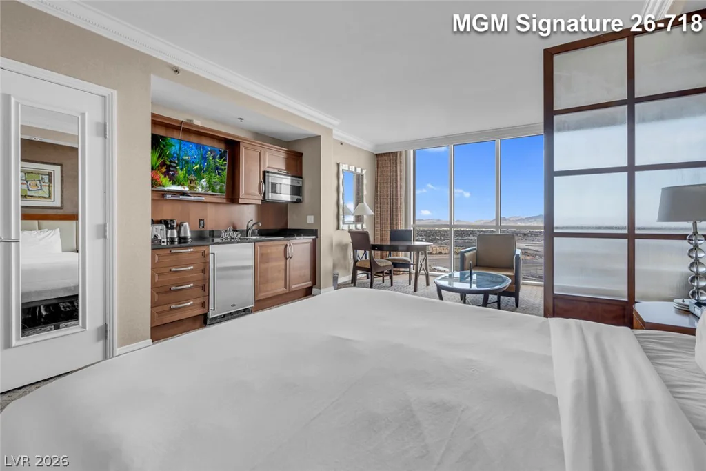 135 Harmon, Las Vegas, NV 89109