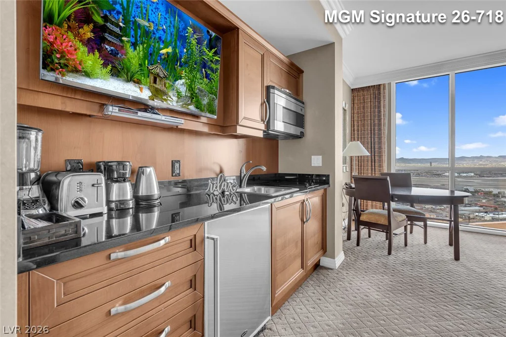 135 Harmon, Las Vegas, NV 89109