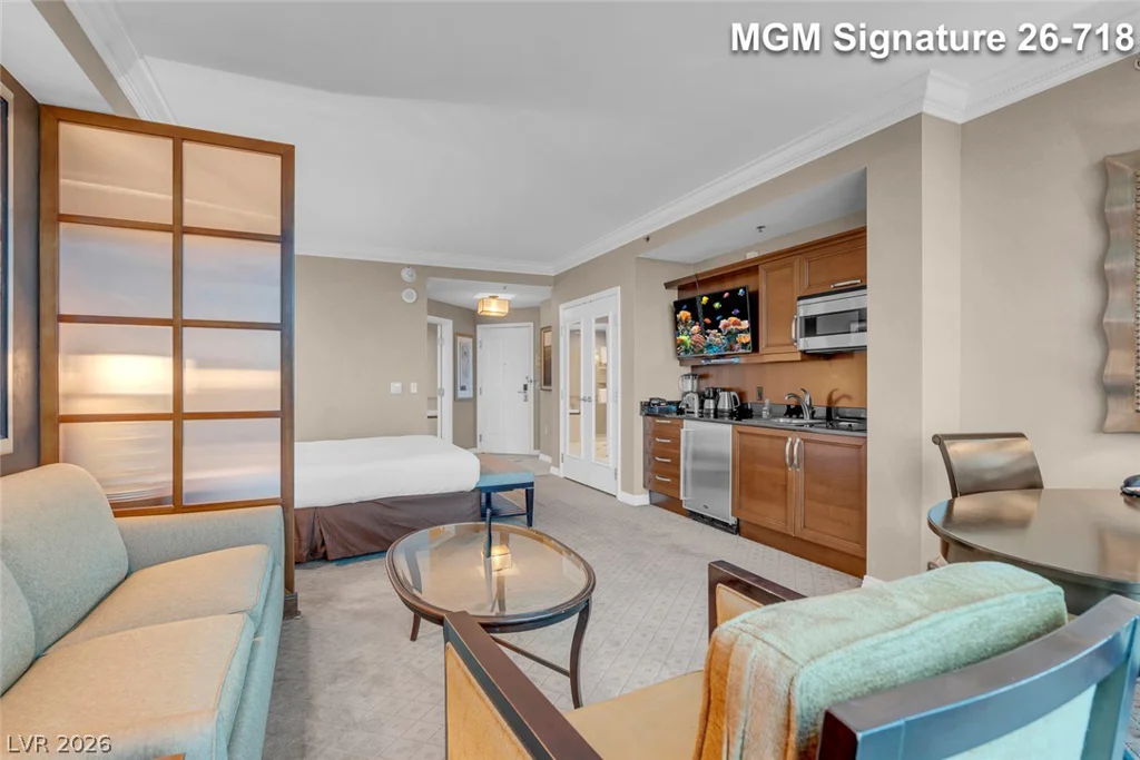 135 Harmon, Las Vegas, NV 89109