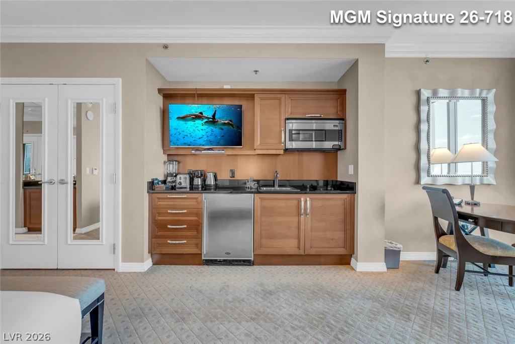 135 Harmon, Las Vegas, NV 89109