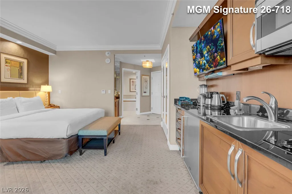 135 Harmon, Las Vegas, NV 89109