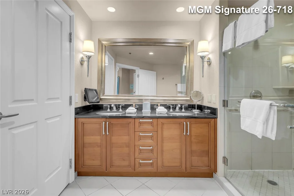 135 Harmon, Las Vegas, NV 89109