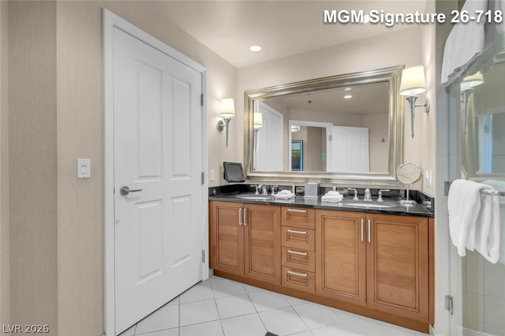 135 Harmon, Las Vegas, NV 89109