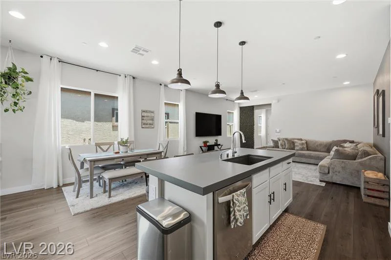 835 Silverton Springs, Henderson, NV 89011
