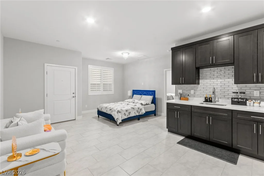 7847 Skyler Falls, North Las Vegas, NV 89084
