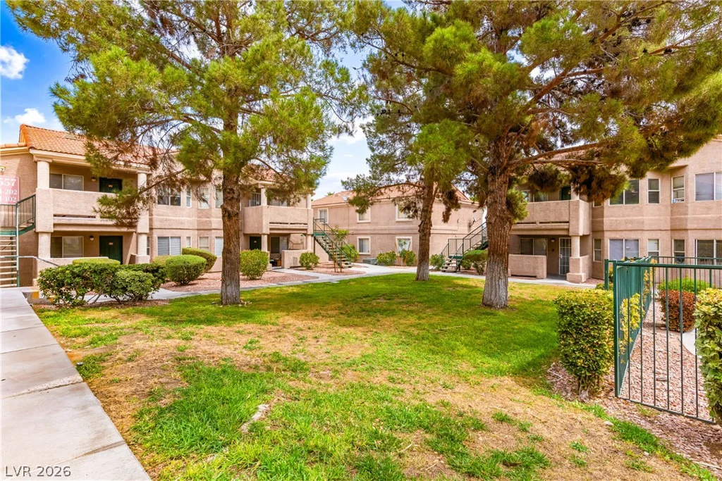 6553 McRae, Las Vegas, NV 89108